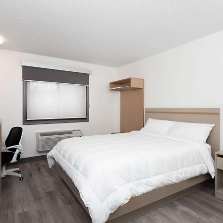 Travelodge By Wyndham Elkhart Bagian luar foto