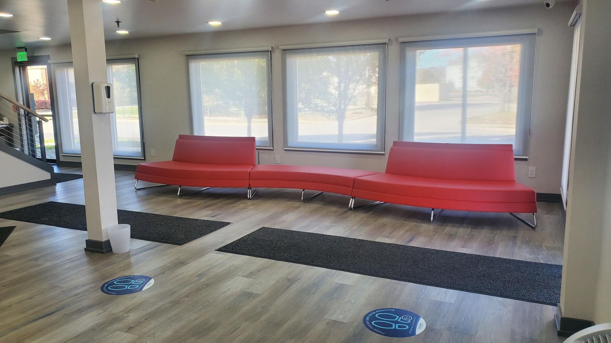 Travelodge By Wyndham Elkhart Bagian luar foto