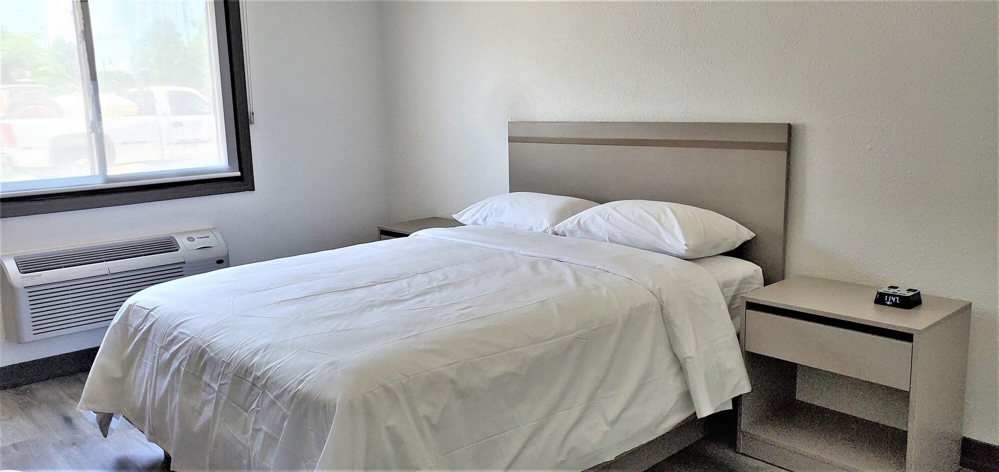Travelodge By Wyndham Elkhart Bagian luar foto