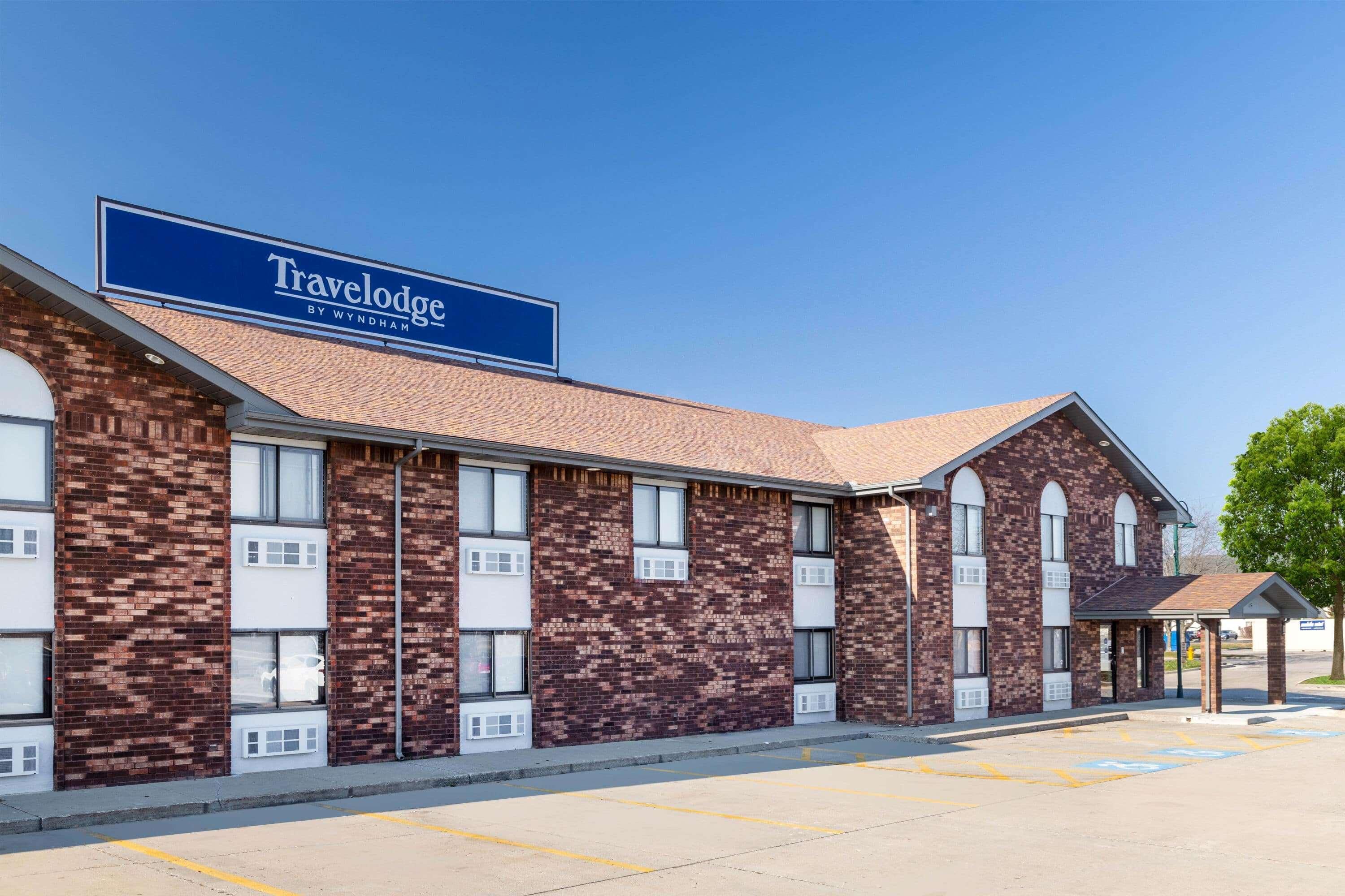 Travelodge By Wyndham Elkhart Bagian luar foto