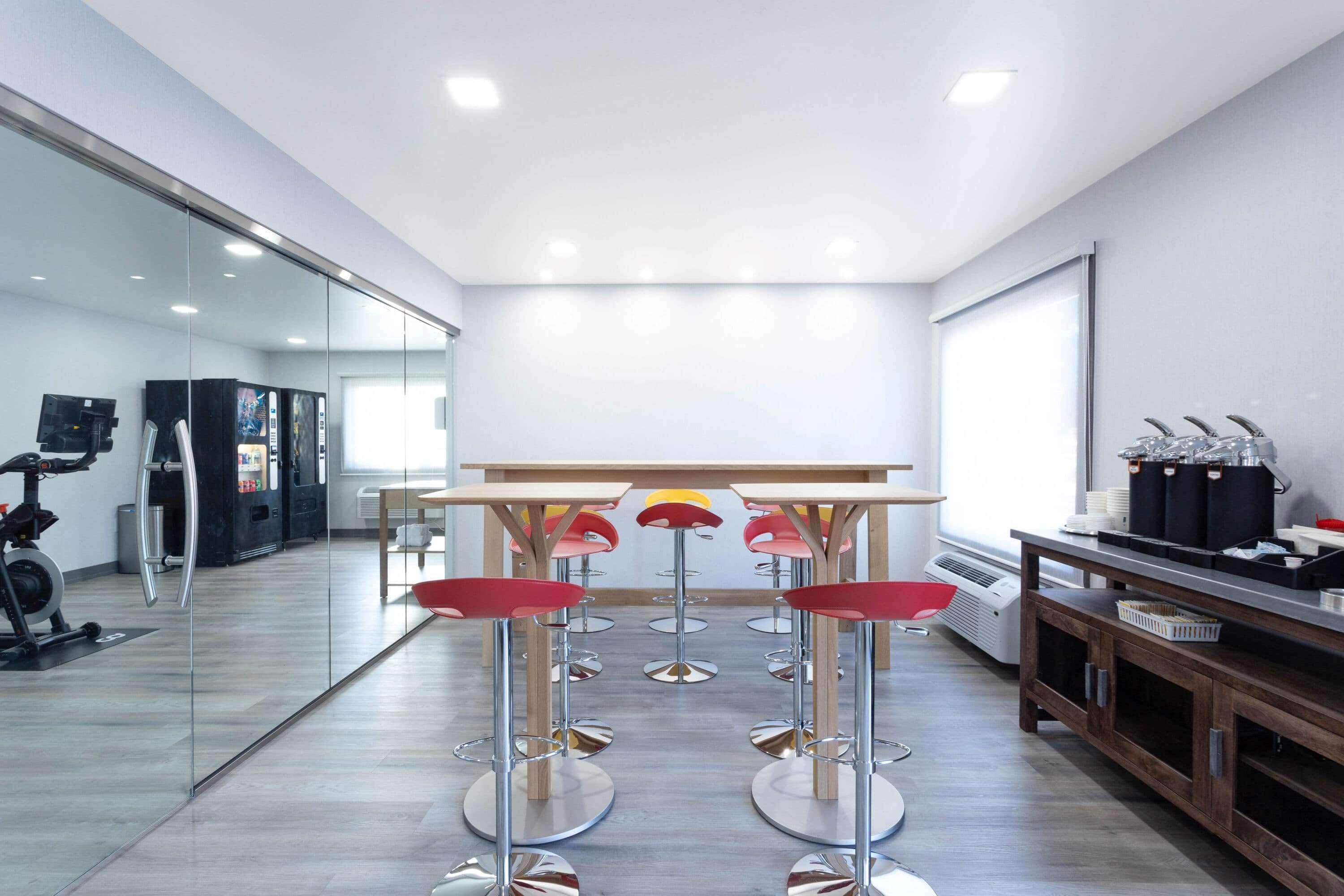 Travelodge By Wyndham Elkhart Bagian luar foto