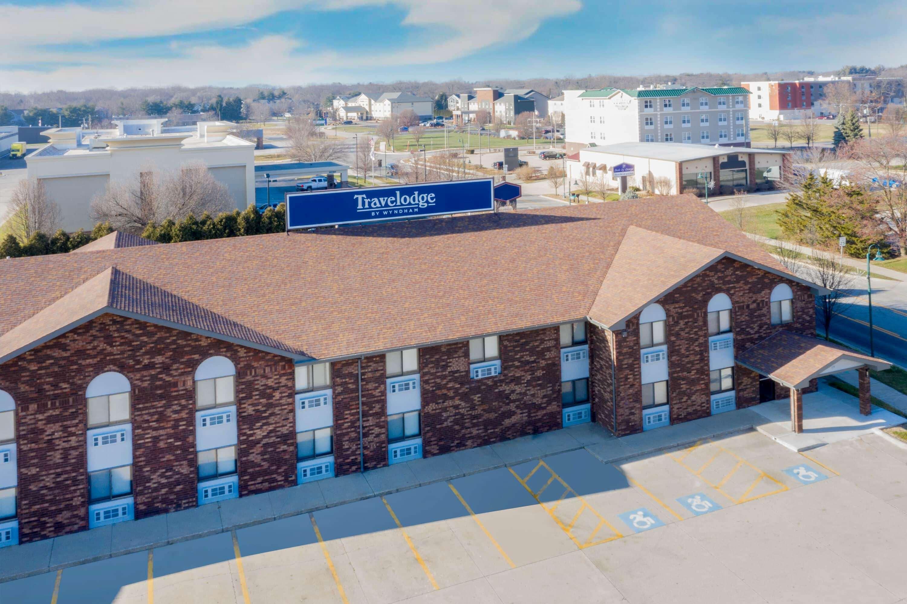 Travelodge By Wyndham Elkhart Bagian luar foto