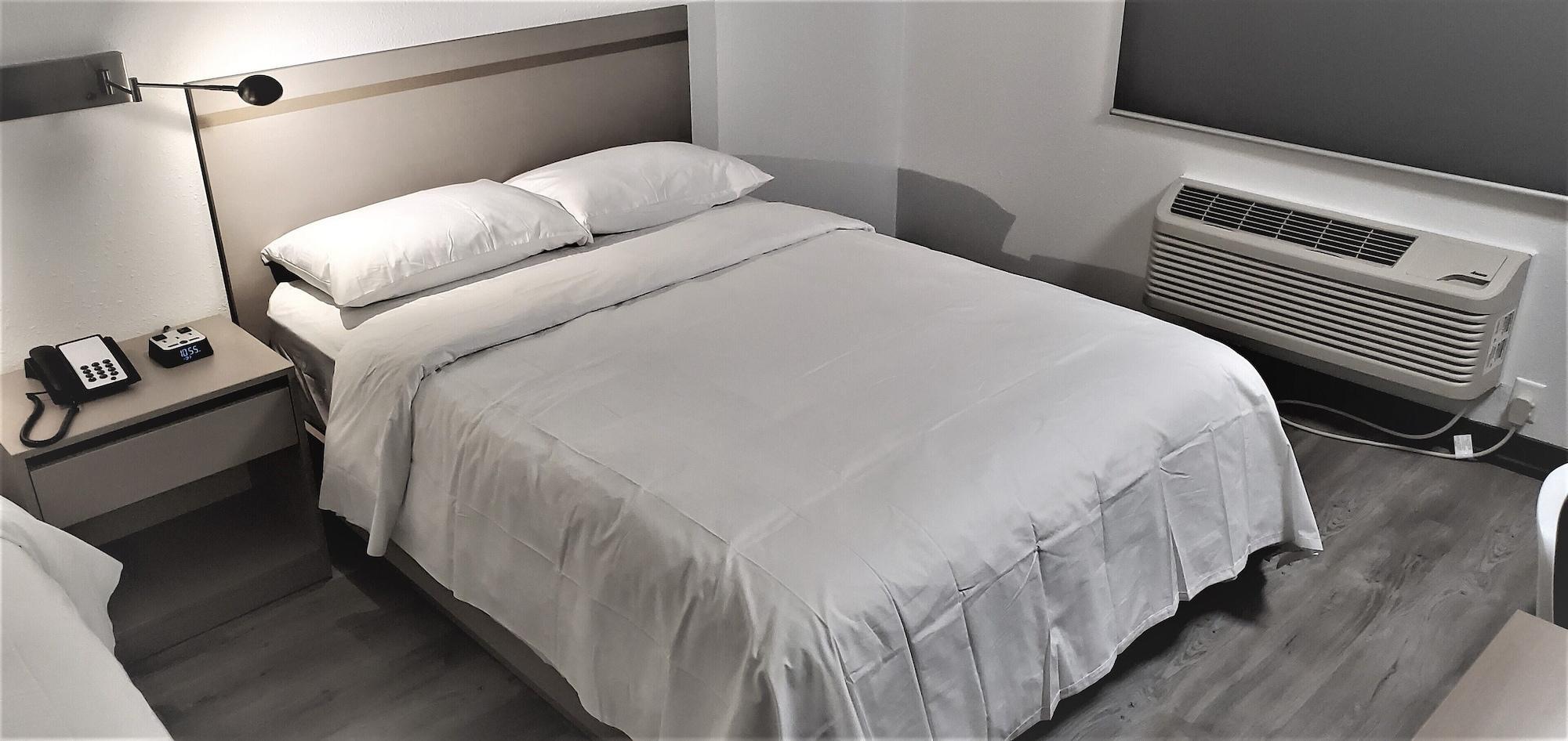 Travelodge By Wyndham Elkhart Bagian luar foto