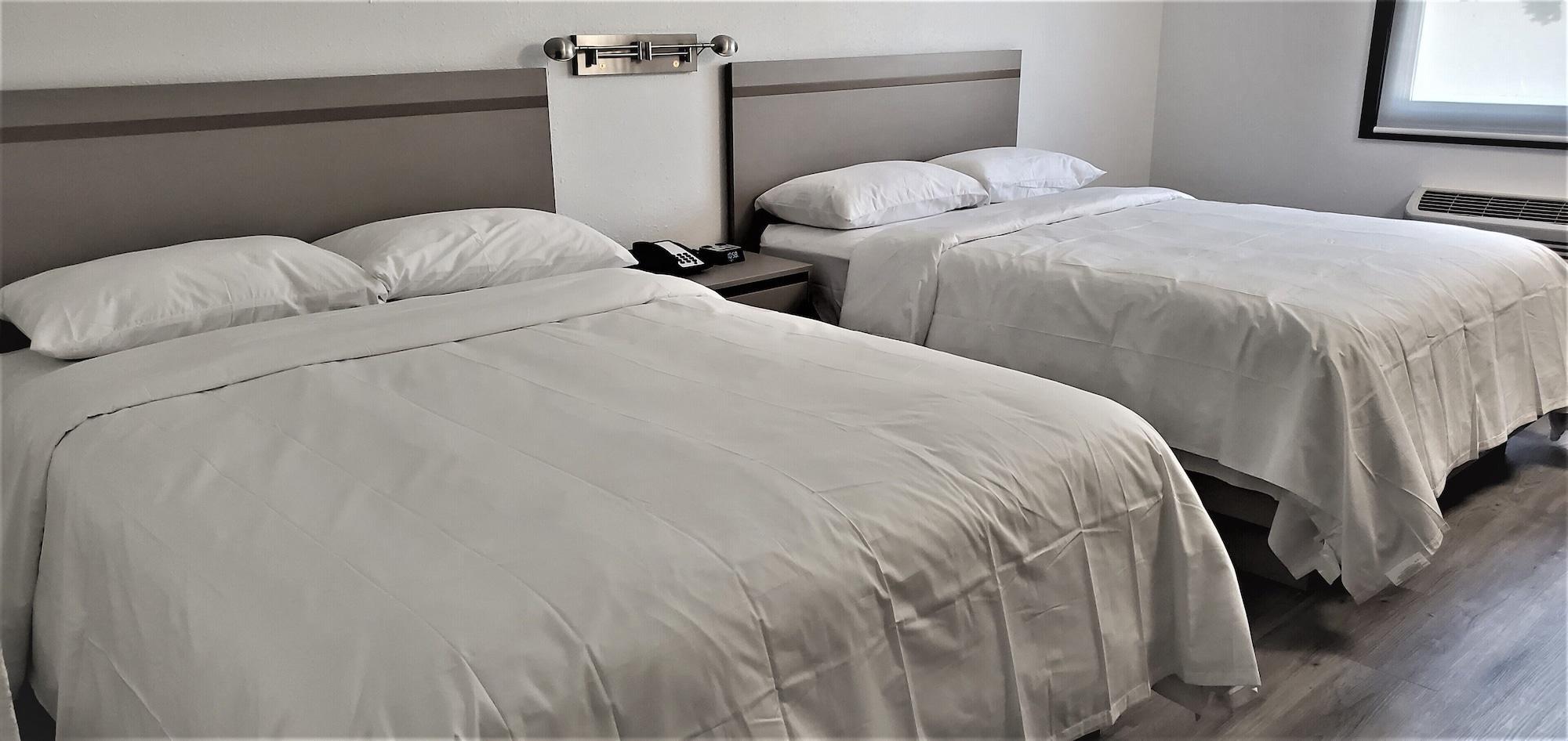 Travelodge By Wyndham Elkhart Bagian luar foto