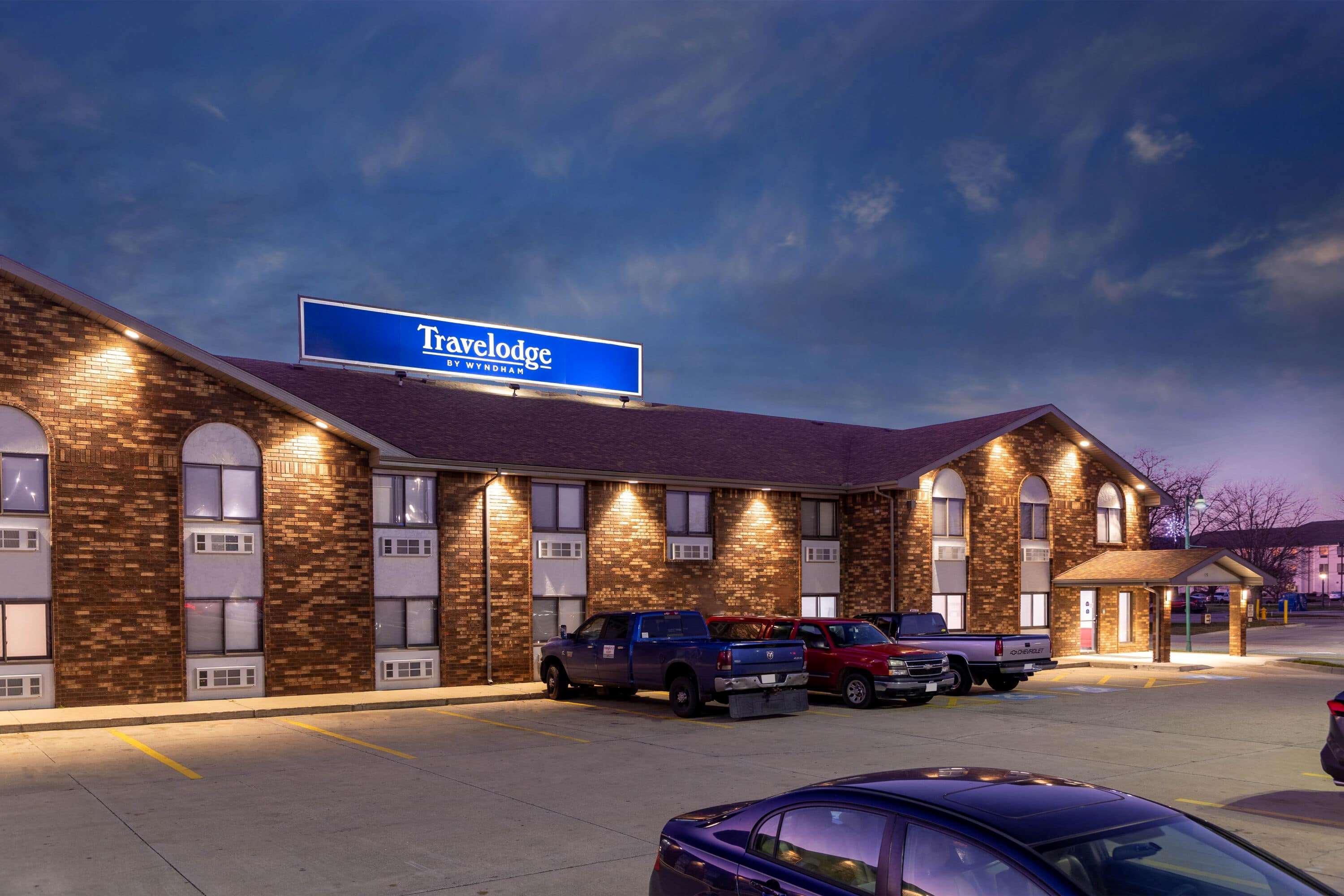 Travelodge By Wyndham Elkhart Bagian luar foto