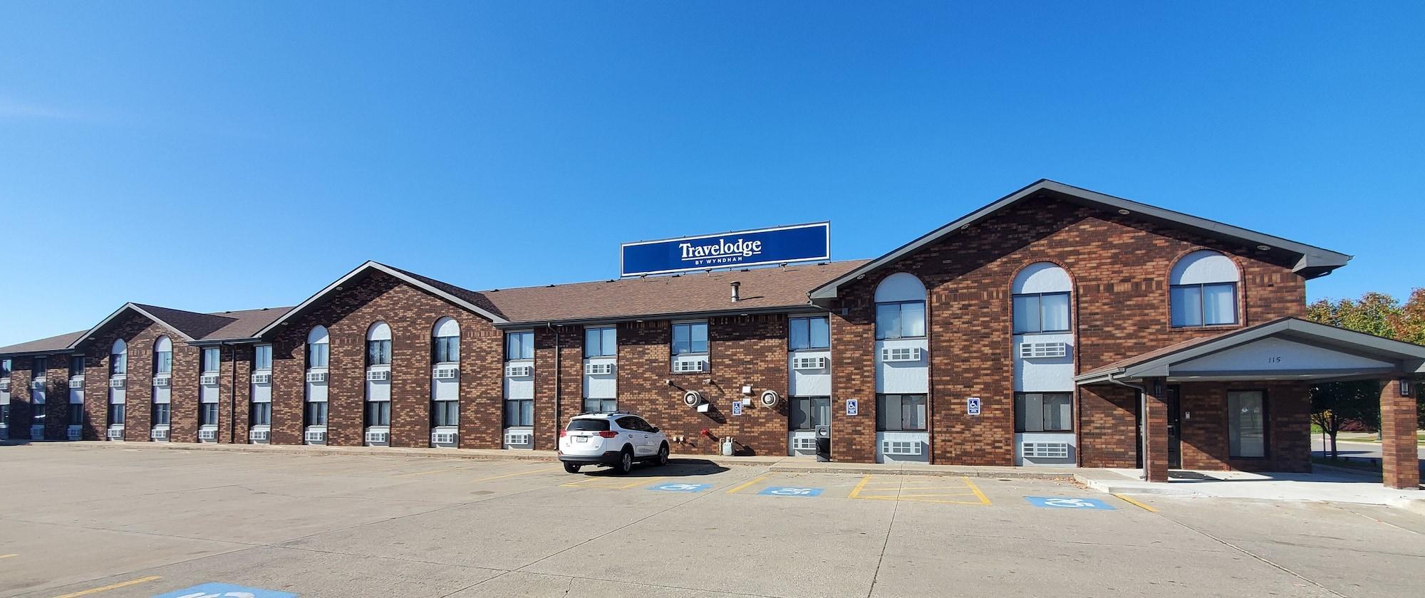 Travelodge By Wyndham Elkhart Bagian luar foto