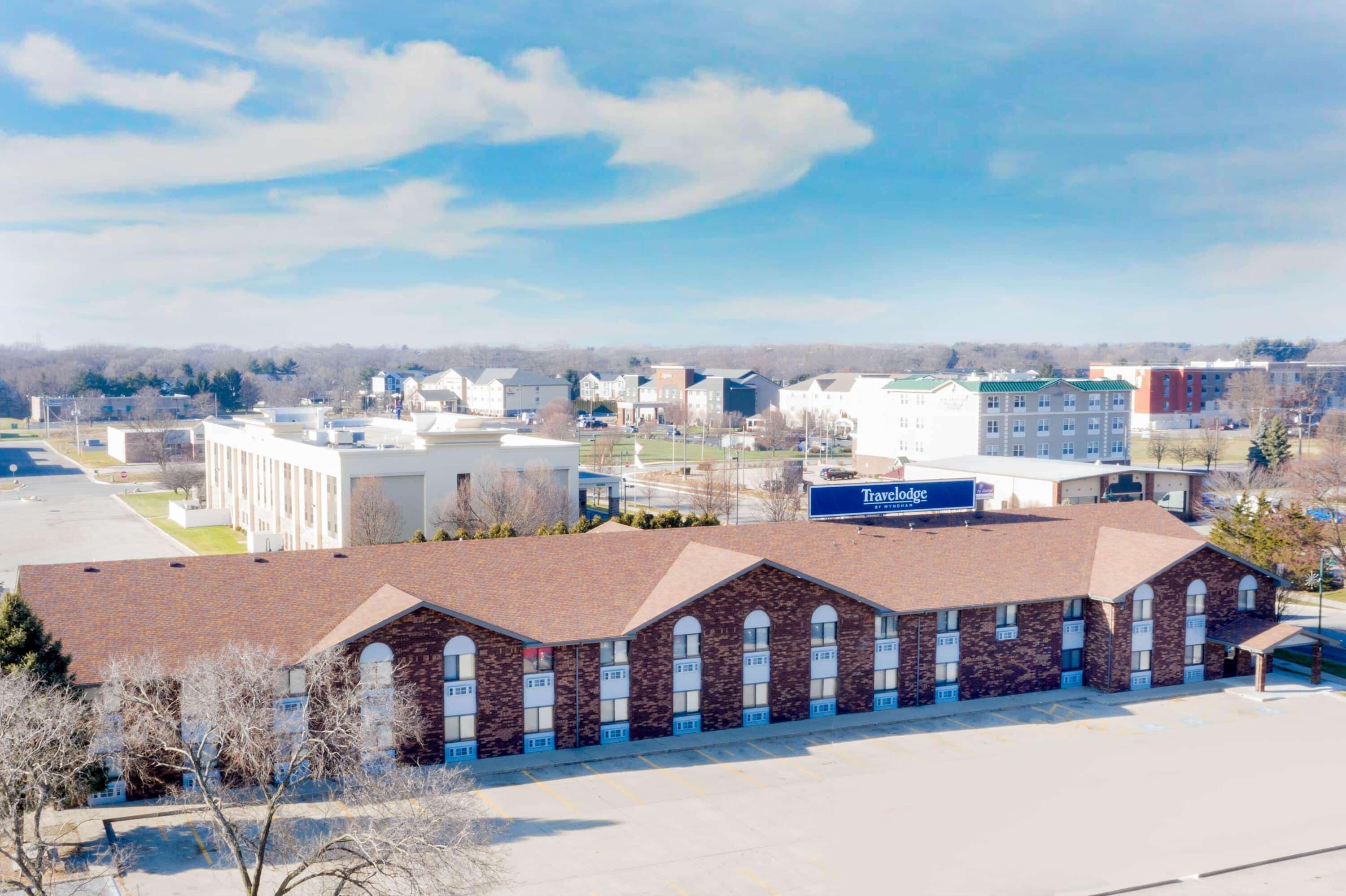Travelodge By Wyndham Elkhart Bagian luar foto