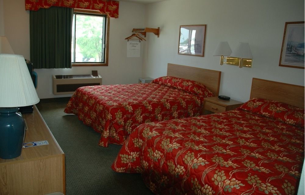 Travelodge By Wyndham Elkhart Bagian luar foto